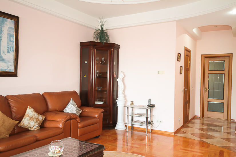 Excelent-Luxury-rent-in-Chisinau (8 of 1).jpg